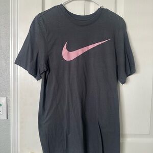 Grey Nike swoosh t-shirt